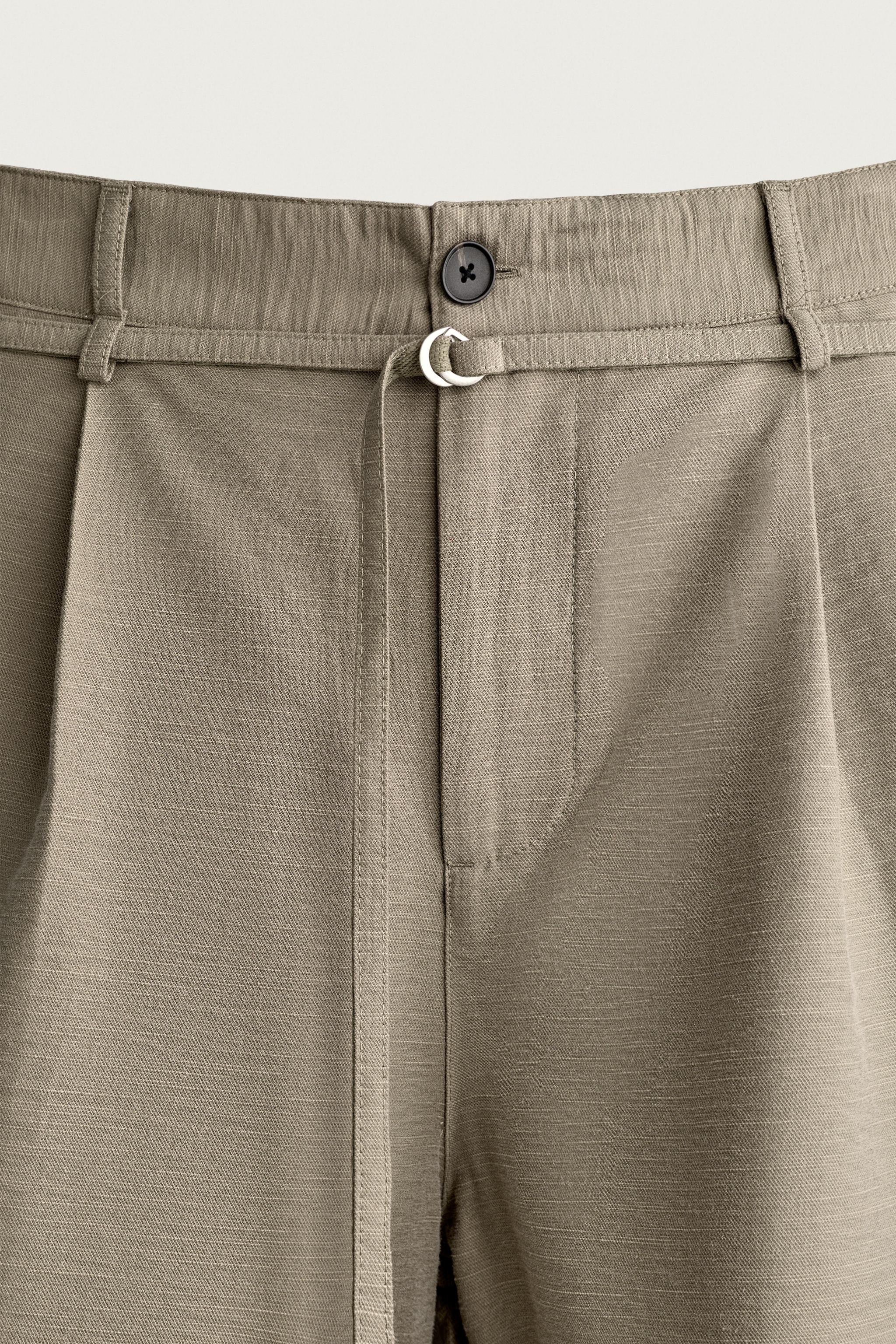 BERMUDA RELAXED FIT À PLIS ET CEINTURE